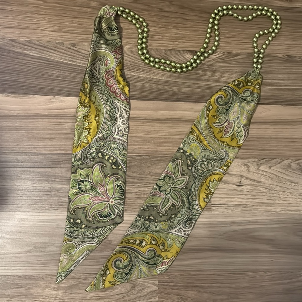 Vintage Necklace Faux Pearls Green Attached to Silk Abstract Scarf - Picture 14 of 17
